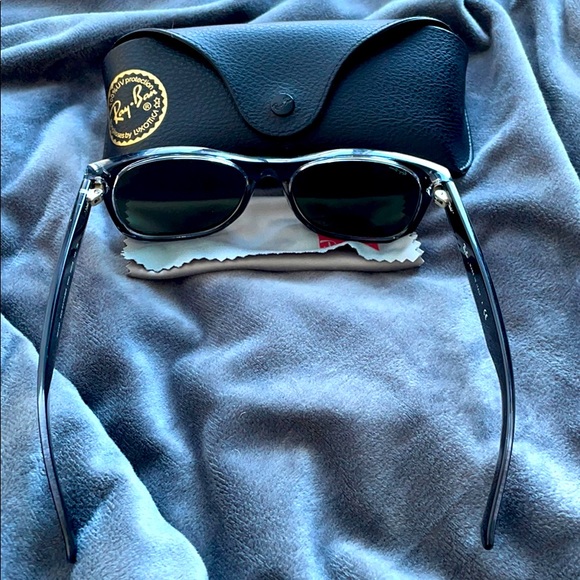 RayBan black rimmed sunnies - Picture 2 of 4